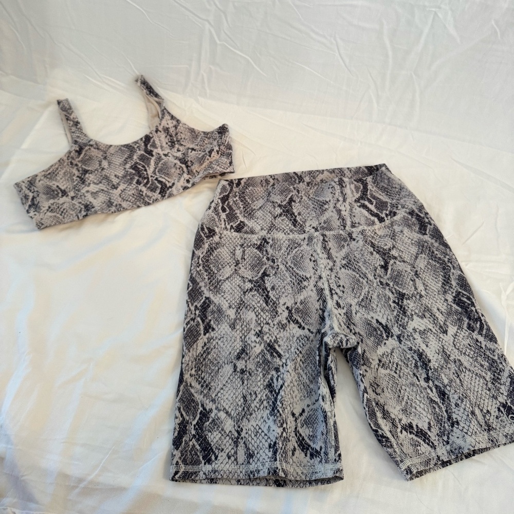 ALO Yoga Snakeskin Print Athletic Shorts & Sports Bra Set — Black Gray